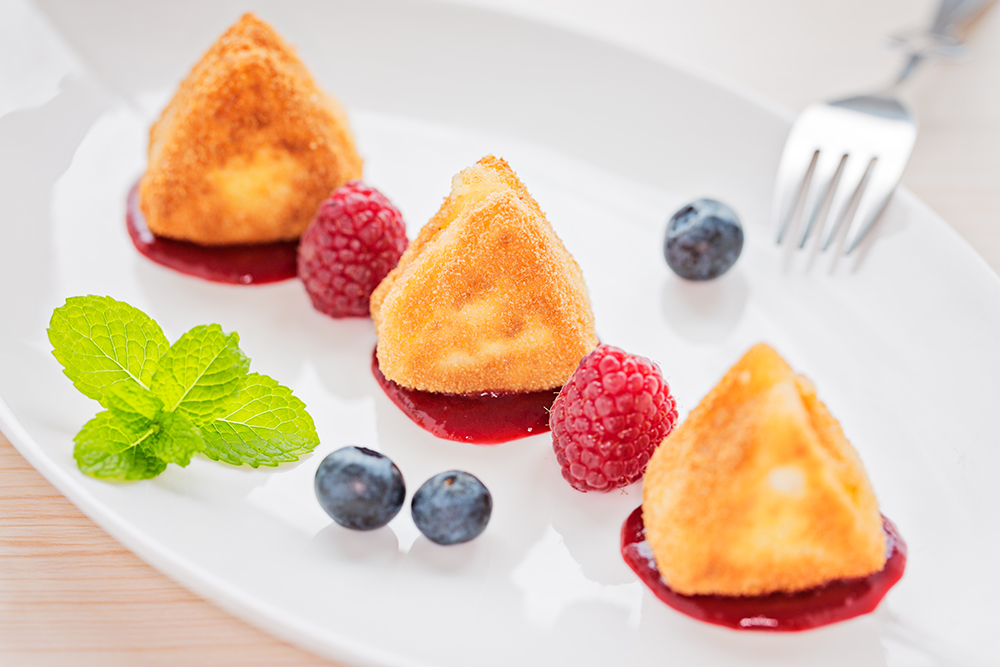 Fried camembert cheese with raspberry coulis and fresh berry